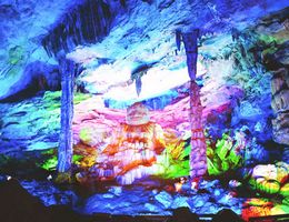 世纪冰川灵佛洞